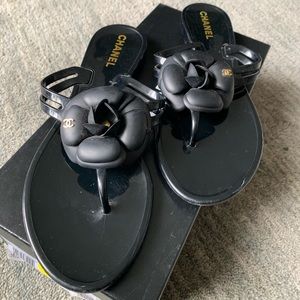 Jelly Camellia Thong Sandals Black